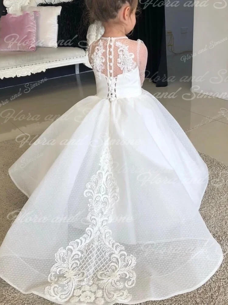 فستان فتاة الزهور بأكمام قصيرة مخصصة بدون ظهر أنيق للفتيات مزين باللون الأبيض لحفلات الزفاف للفتيات