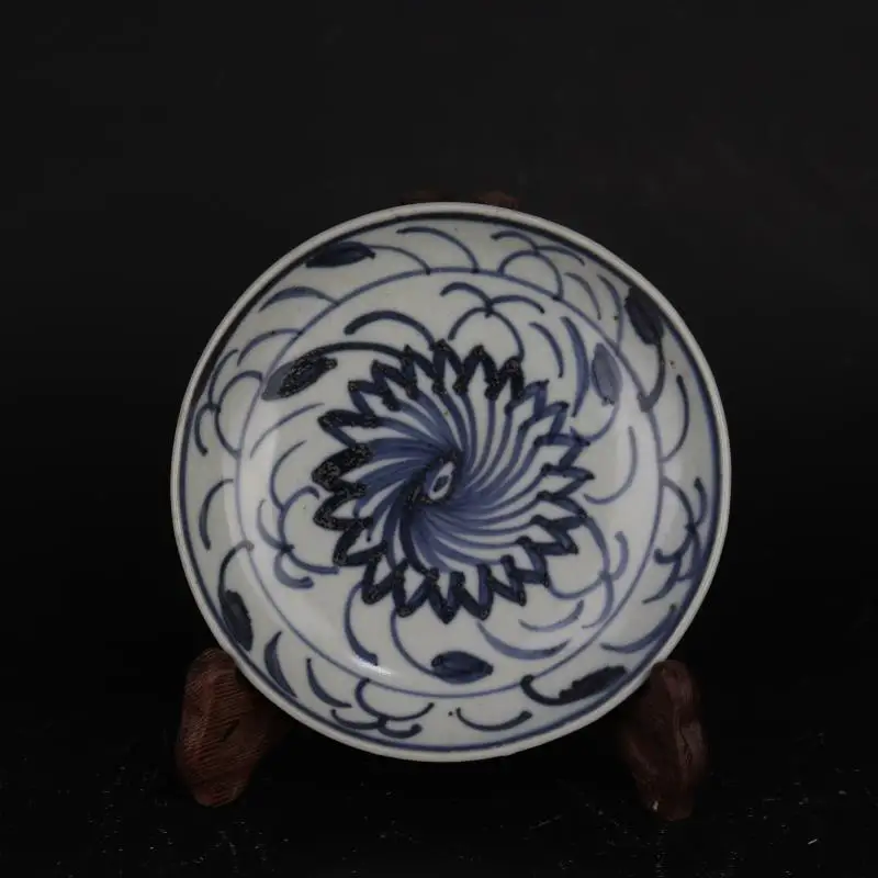 Chinese Qing Kangxi Blue and White Porcelain Flower Pattern Plate 5.20 inch