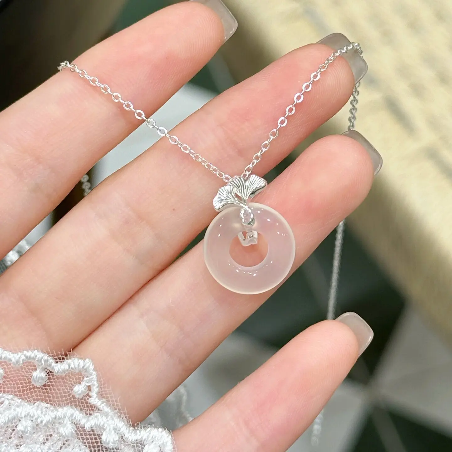 chow-tai-fook-pure-silver-necklace-women's-lockbone-xin-zhongshi-pearls-out-fashion-jewelry-luxury-minimalist-design