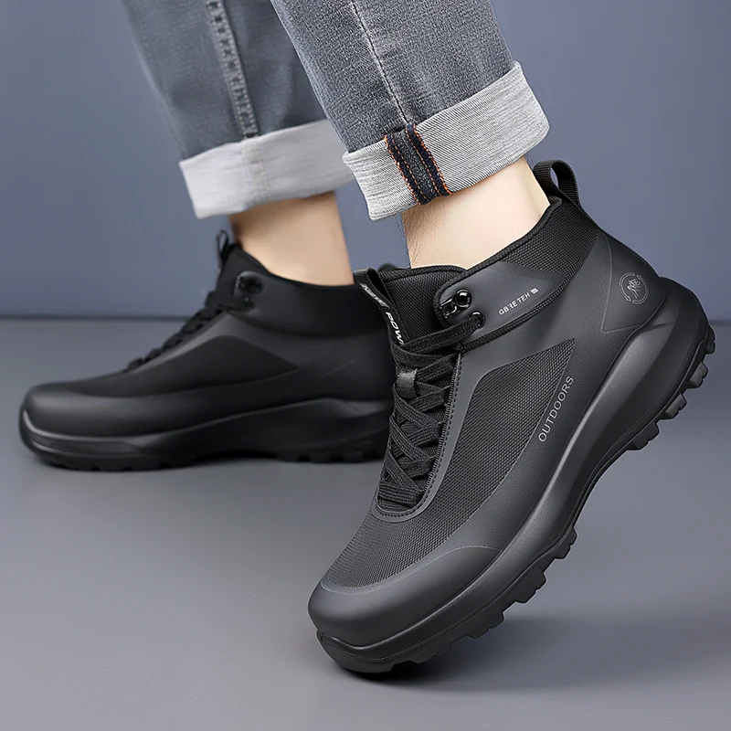 أحذية رجالية عالية الجودة 2025 جديد الخريف في الهواء الطلق تسلق المشي لمسافات طويلة المضادة للانزلاق سميكة القاع ملابس العمل الأحذية للرياضة
