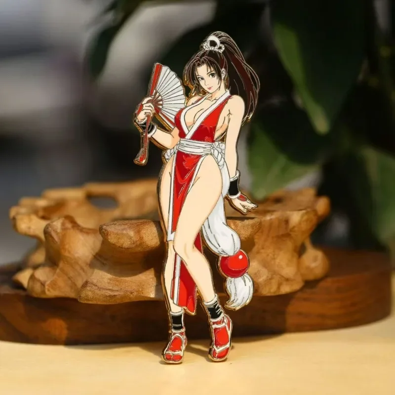 Pin de esmalte de Mai Shiranui de King of Fighters 97, broche de metal de anime y videojuego, insignia retro de arcade para mochila, ropa, regalo coleccionable.