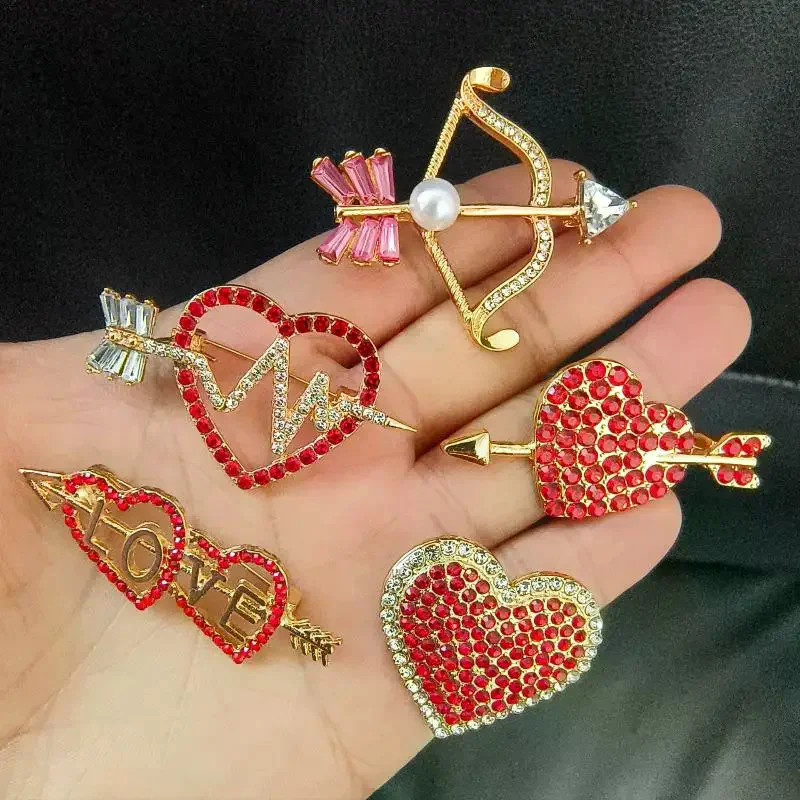 Valentine's Day Romantic Rhinestone Heart Brooch For Women Unisex Pearl Love Pins Banquet Party Backpack Gifts Jewelry Accessory