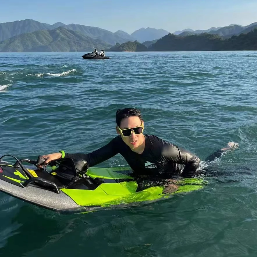 Sea Activity Water Sport Carbon Fiber High Speed Electric Wakeboard Power Surfboard Waterproof Foldable for Expert Use