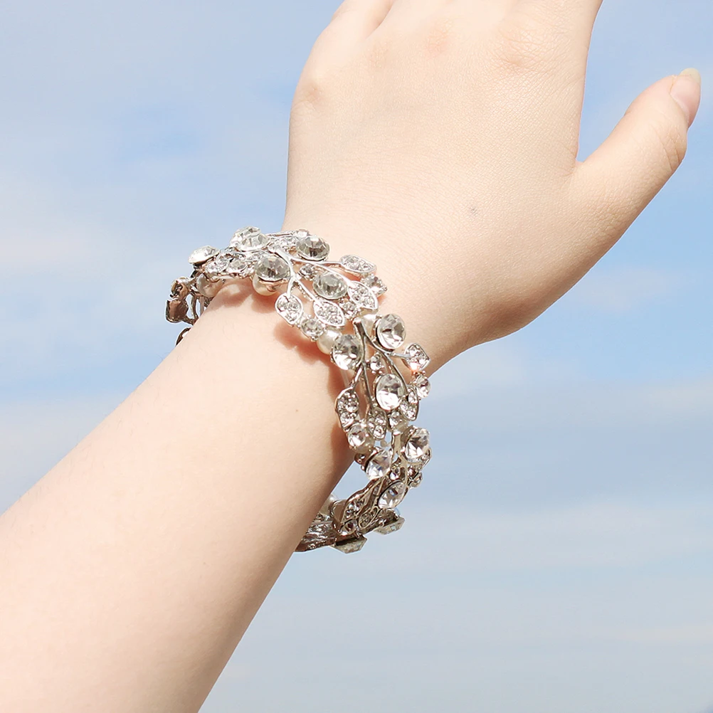 

Crystal Hand Chain Fashion Bracelet Wedding Elastic Bracelet Jewelry for Bride Women Ladies (Silver)