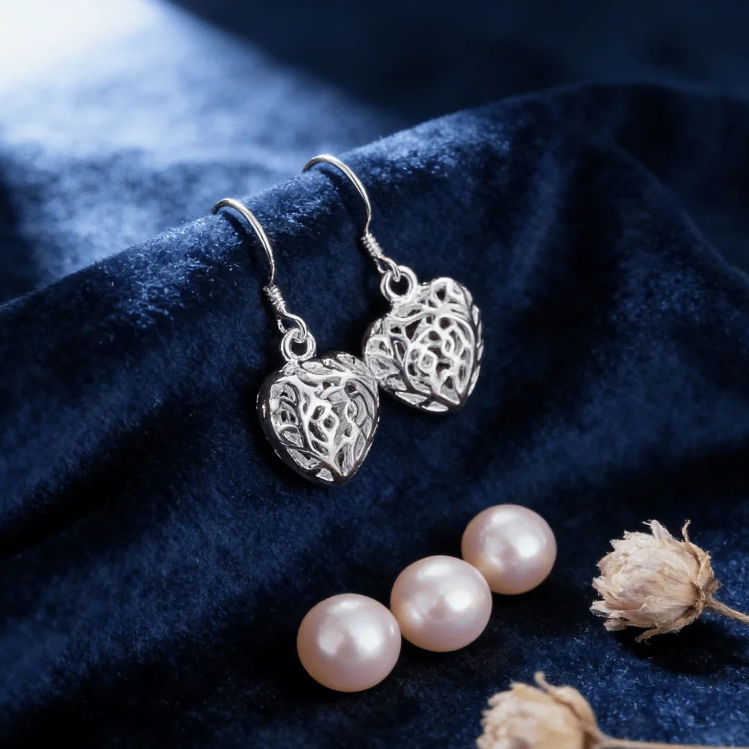 Ethnic Fashion Boutique - Orecchini a Cuore Traforato in Argento