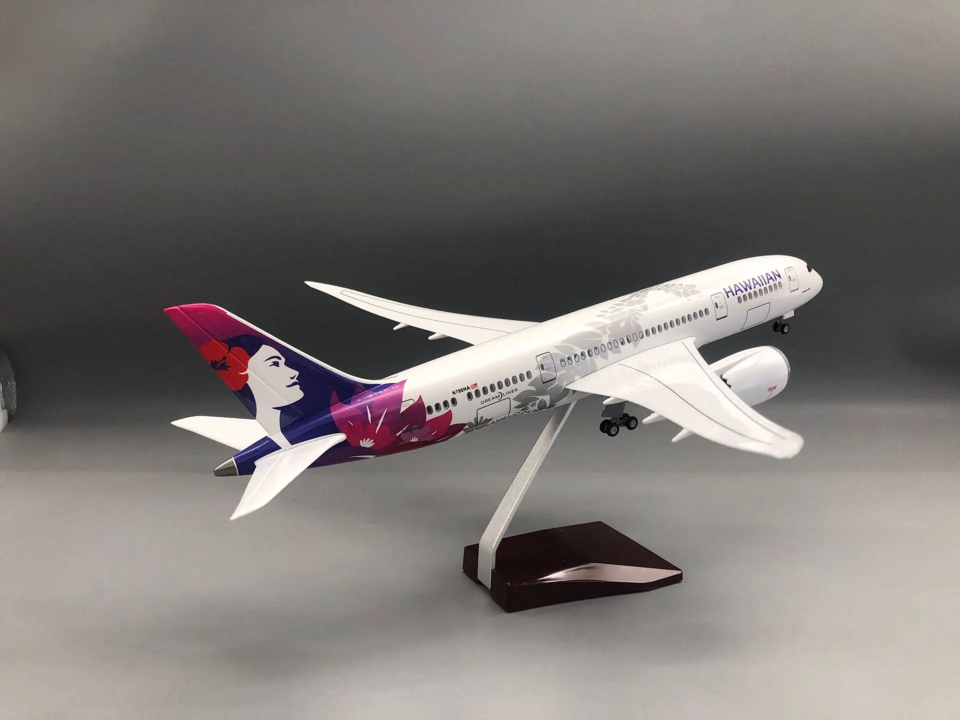 

B787 Hawaiian Airlines Model airplanes decoration home 43cm Collectible Miniatures Realistic Static Model Aircraft Displays