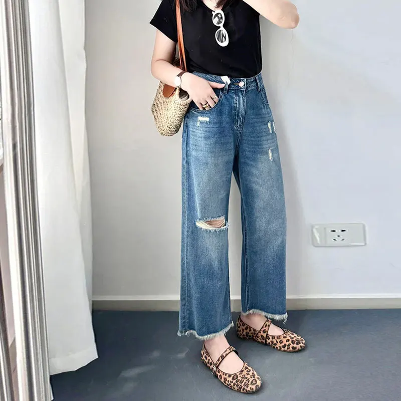 2026 New Rough Edge Ripped Niche Design Feeling Comfortable and Casual To Wear, Washed Versatile Blue Eight-point Jeans