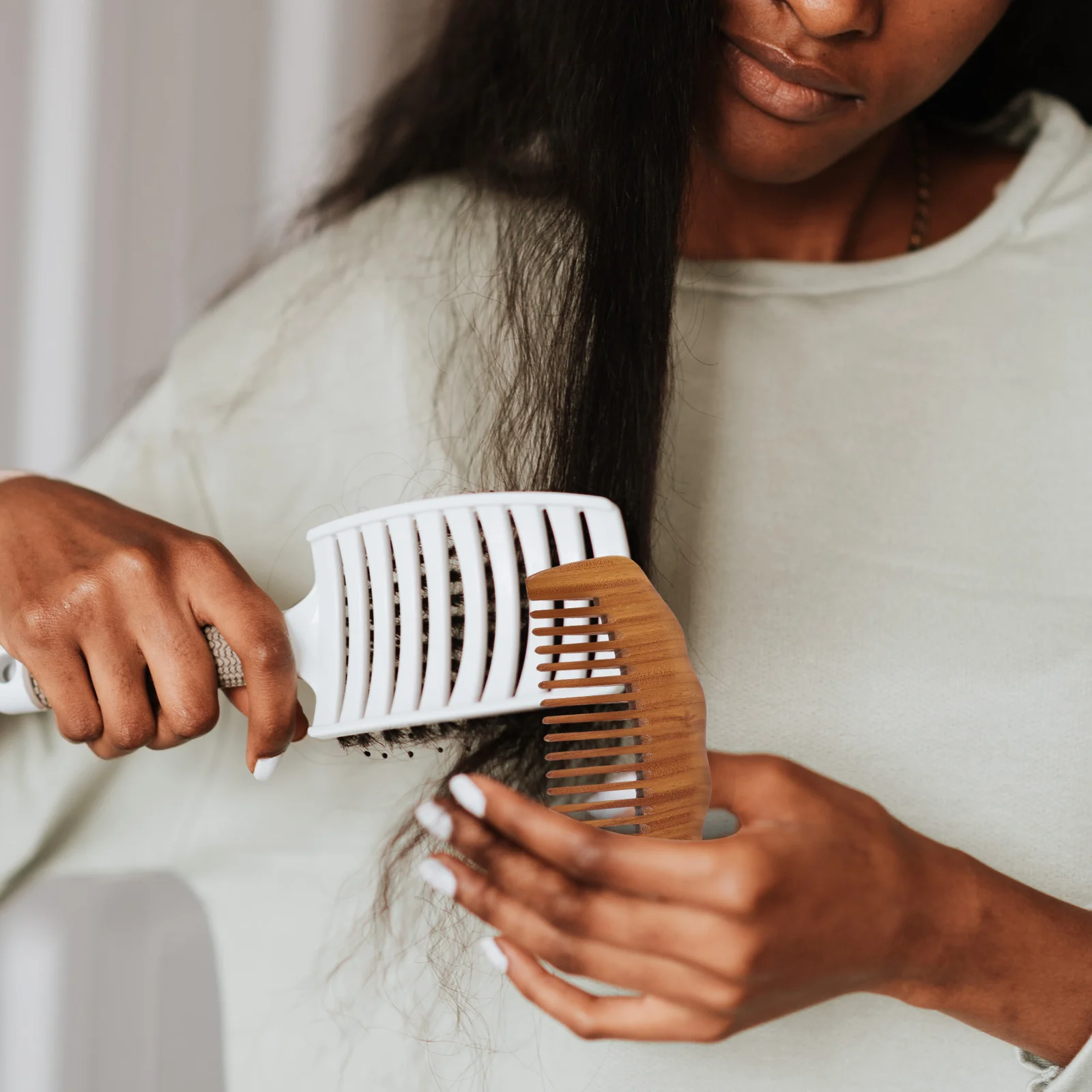 

Деревянная массажная расческа, изысканное исполнение, массажер для кожи головы, снимает головную боль, для женщин и мужчин, для ежедневного использования и салонов красоты