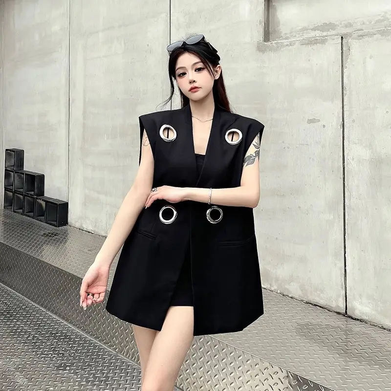 2026 Summer Design Sense Circular Ring Black Suit Vest Jacket Women's New High-end Fashionable Slim Sleeveless Trendy Camisole