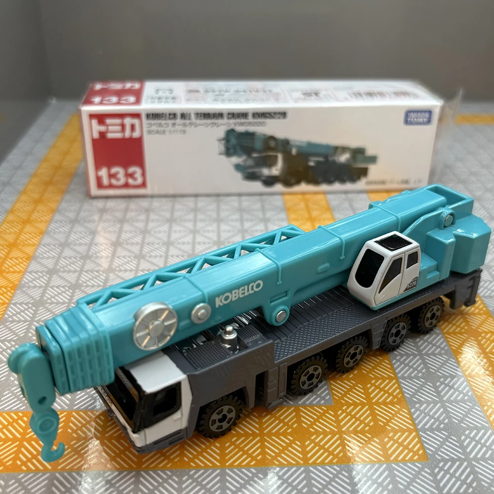 Takara Tomy Tomica Long Type No.133 Kobelco All-Terrain Crane KMG5220 Alloy Car Vehicle Diecast Metal Model Collection Display