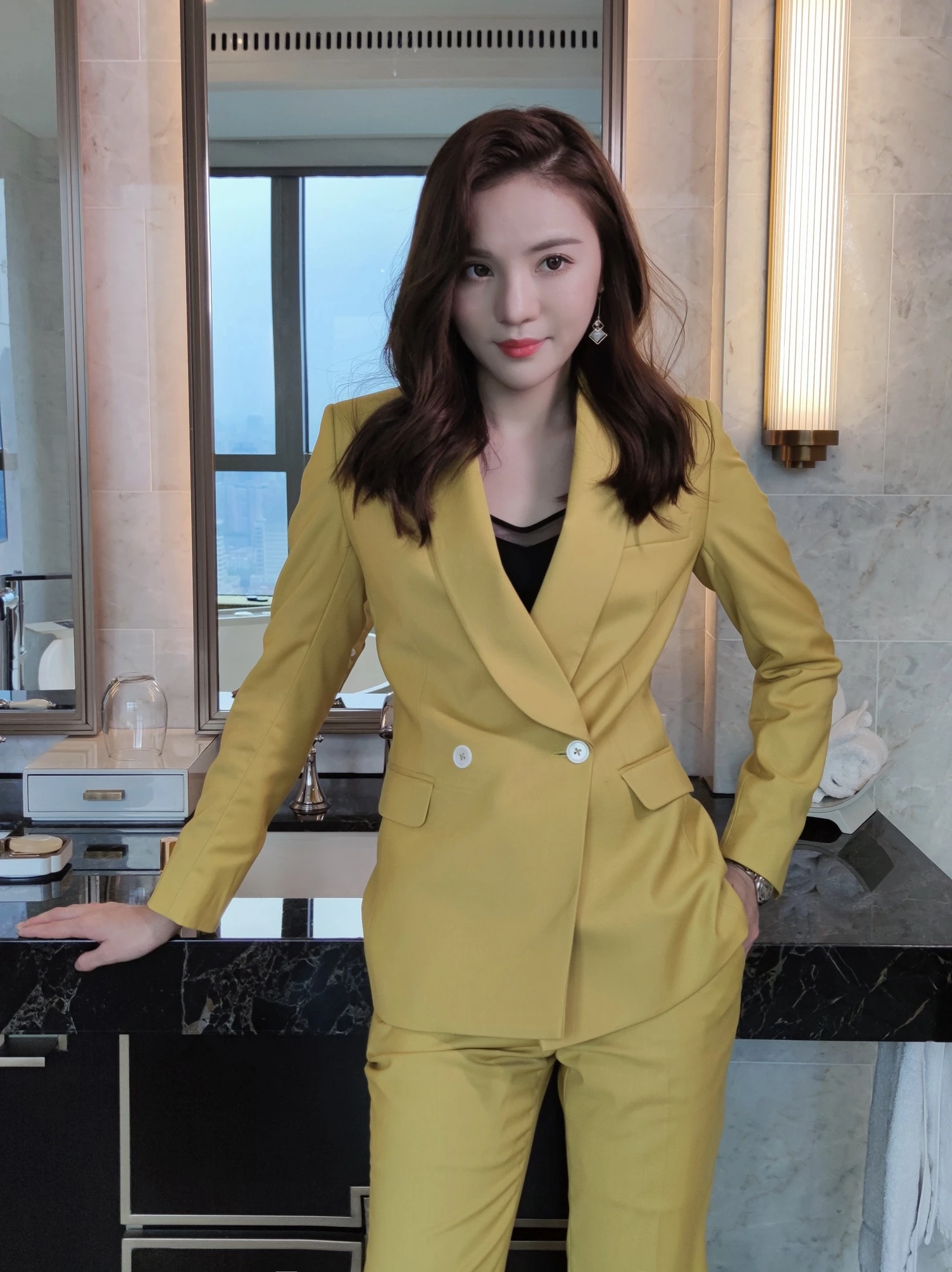 

Новый женский приталенный двубортный жакет желто-имбирного цвета, модный наряд для ведущей конференций, оригинальный дизайн