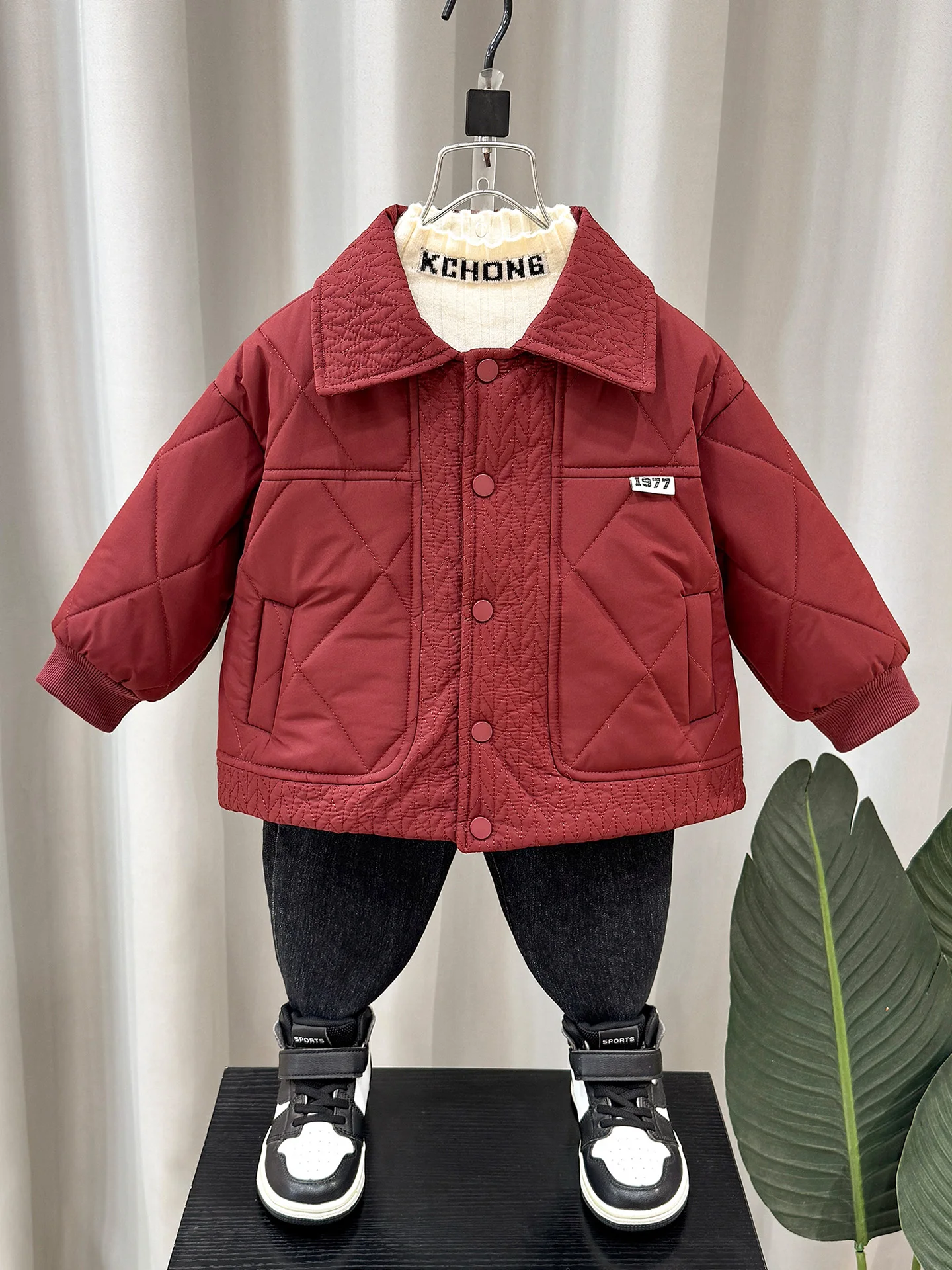 

Детская осенне-зимняя утепленная легкая хлопковая куртка 2025 года: новая модная и стильная верхняя одежда для малышей