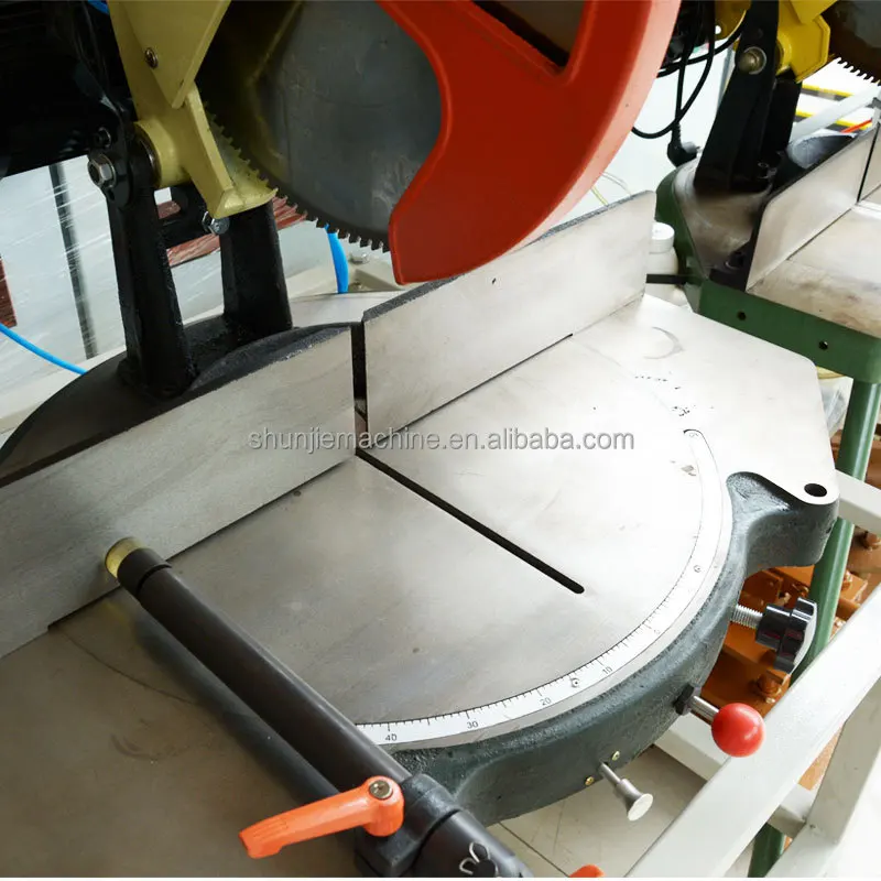 Mesin Pemotong Pintu Jendela Aluminium Manual Dapat Diputar Tepat 12 14 16 18 Inci Pemotong 45 Derajat 90 Derajat