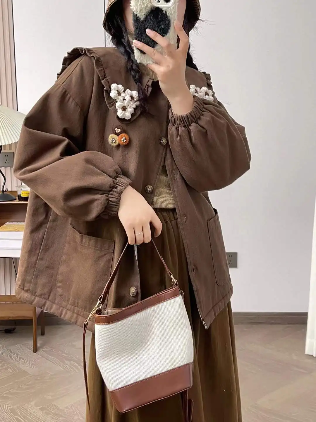 Nowa zimowa kurtka ocieplana bawełną na rok 2025, damska, z kołnierzykiem Peter Pan, kwiatowy wzór 3D, styl Mori Girl, odmładzająca, elegancka, ciepła, luźna odzież wierzchnia C5D454CC