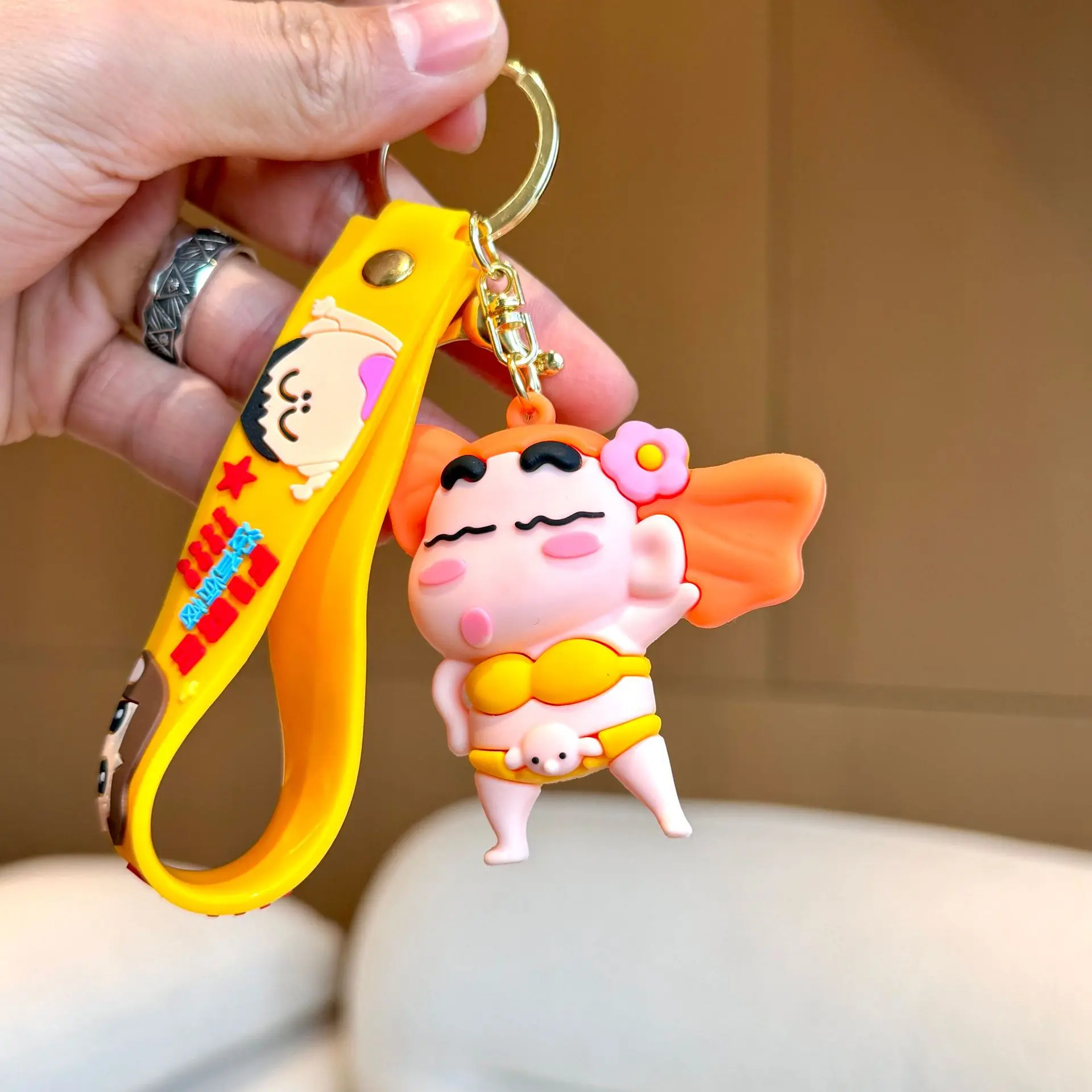 1PCS für Shin-Chan Schlüsselbund Cartoon Cross Dressing Schlüssel Schnalle Comic Peripherie Rucksack Transformation Geschenke Kind