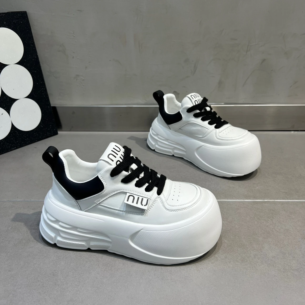 Damskie trampki Zapatillas Mujer nowe modne obuwie sportowe damskie sznurowane siatkowe oddychające damskie buty do biegania