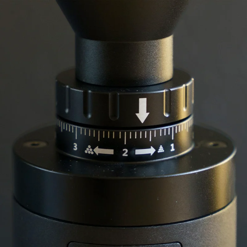 مطحنة القهوة D40+ ذات الجرعة الواحدة (أسود)