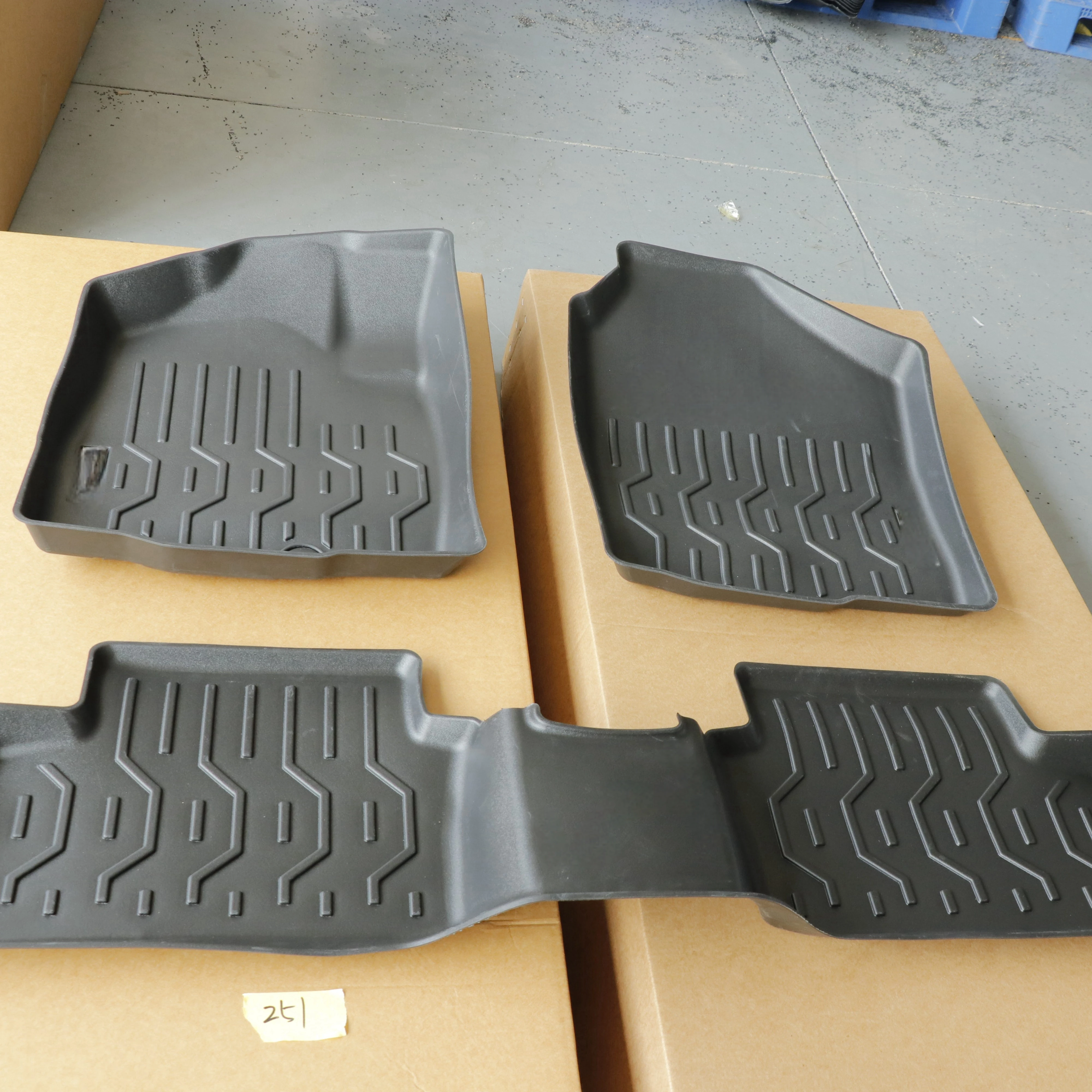 

3D Custom LHD TPV Rubber Car Floor Mats for Toyota Raize 2021+