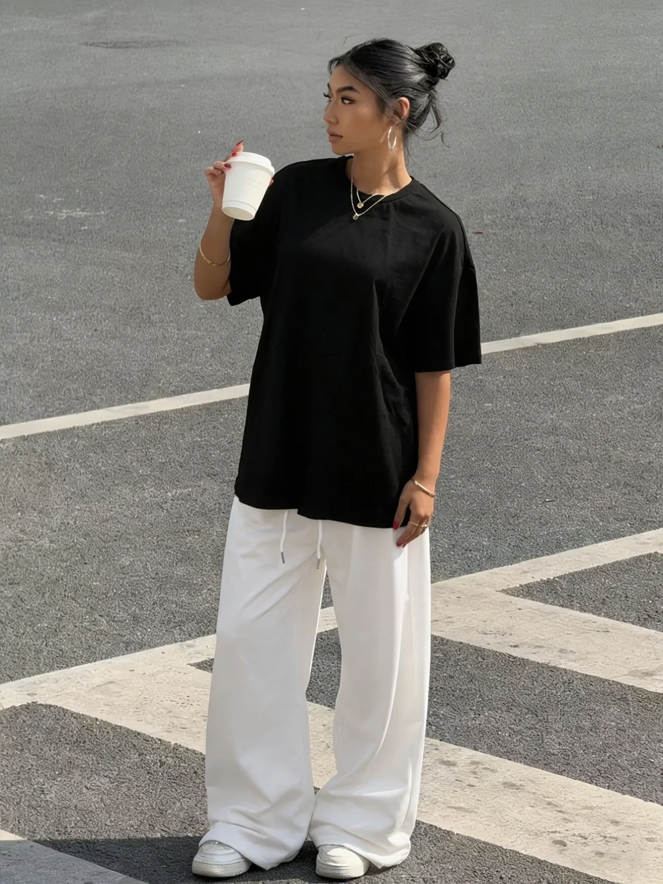

Ladies' fashionable, laid-back, and casual two-piece set, a sweet and cool relaxed style that is popular