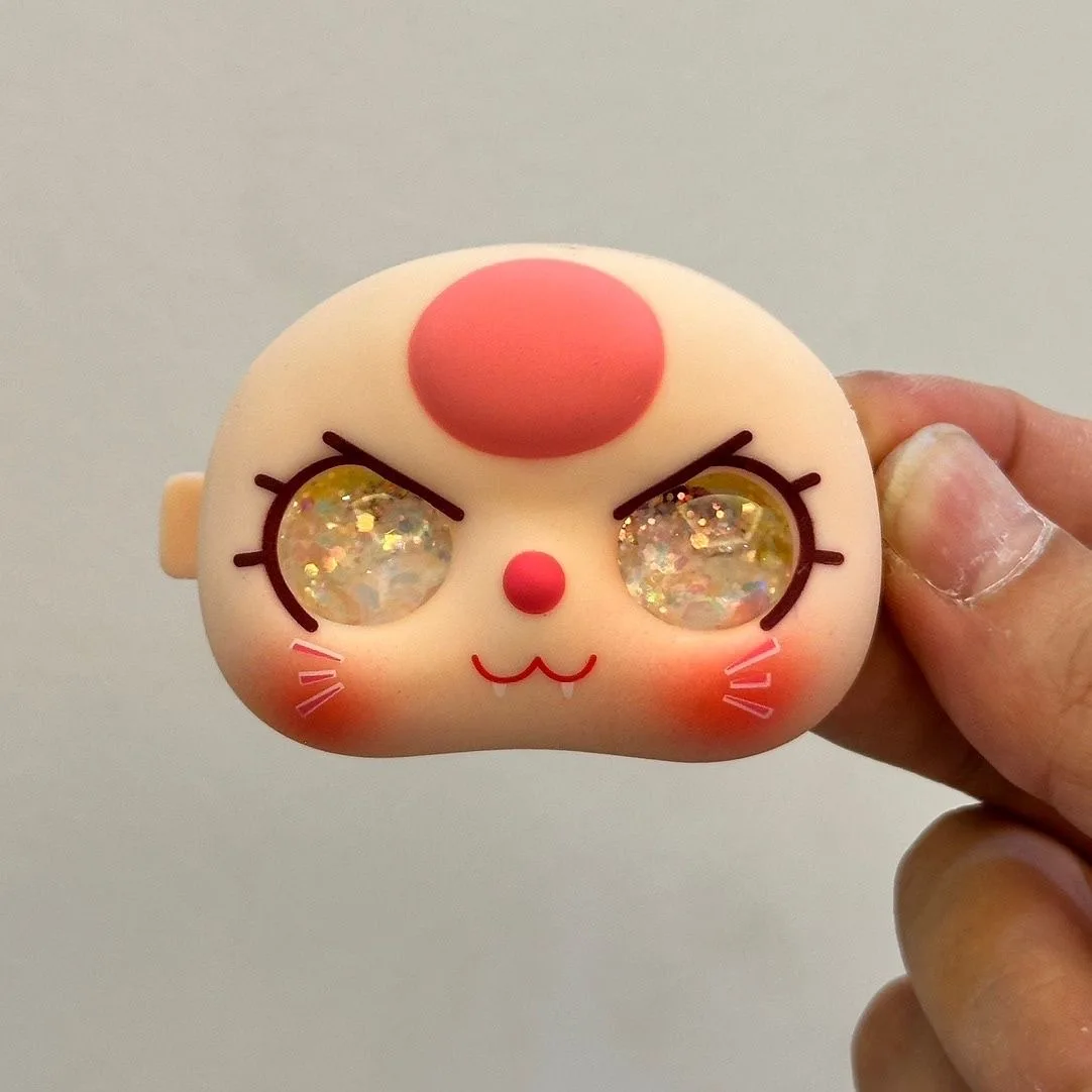 متوفر في المخزون مناسب لـ 80% طفل ثلاثة لطيف على شكل وجه قطة يدوية من الفينيل بديل لعبة إكسسوار عالي الجودة