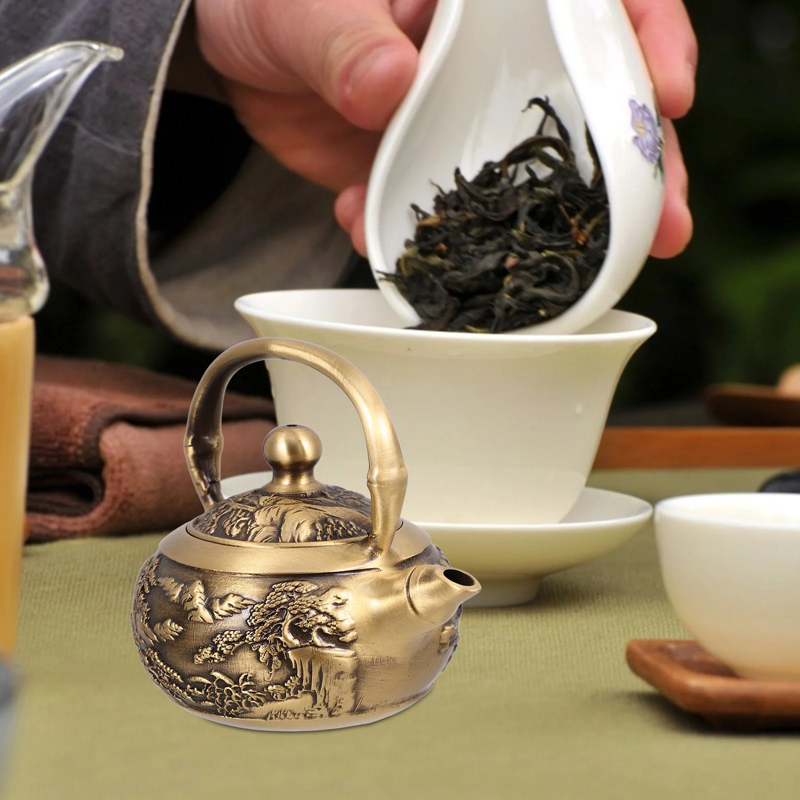 

Mini Copper Teapot Handle Decorative Vintage Home Kettle Ornament Miniature Classic Design Retro Style Kitchen Bar Utensils
