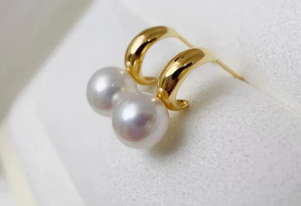 

Perfect aaaa 10-11mm South China Sea White Pearl 18K gold earrings.