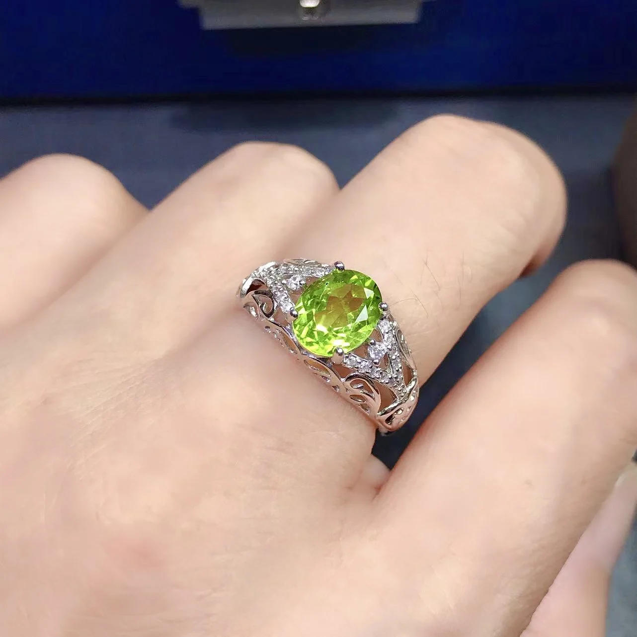 Natural Perdiot Ring 7mm *9mm 2.5ct  VVS Grade for Daily Wear Solid 925 Silver Peridot Jewelry Woman Brithday Gift