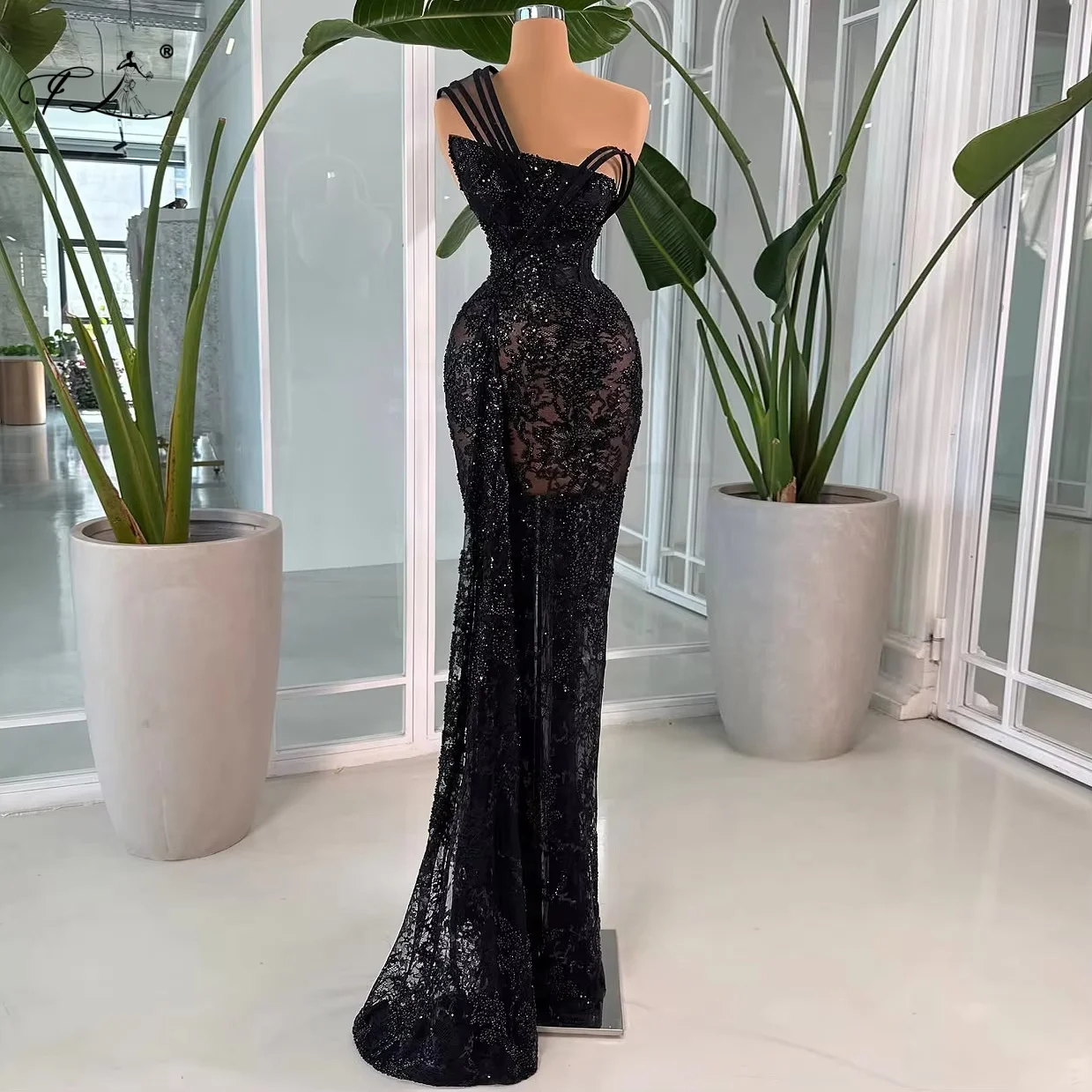 Chic Black Evening Gown With Lace Pattern Long Skirt Sexy Lace Prom Dress Women Party Dress Banquet Dress New Customizable 2025