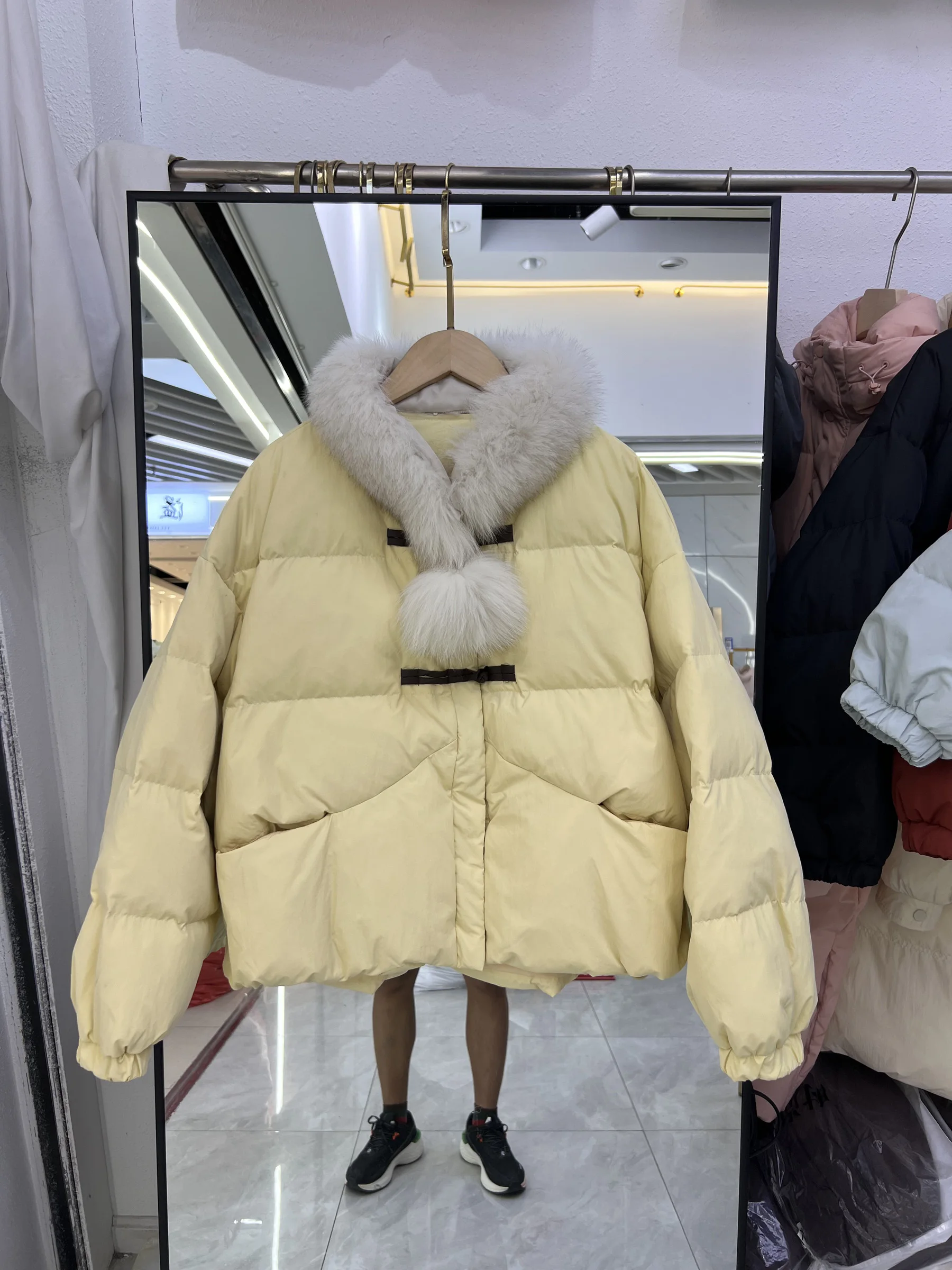 المألوف فضفاض الأبيض بطة أسفل سترة جديدة أسفل سترة المرأة قصيرة الثعلب الفراء طوق وشاح الشتاء الدافئة سترة #2