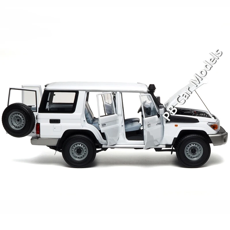 Almost Real Car Model 1/18 Land Cruiser76 Alloy Fully Open Car Model White