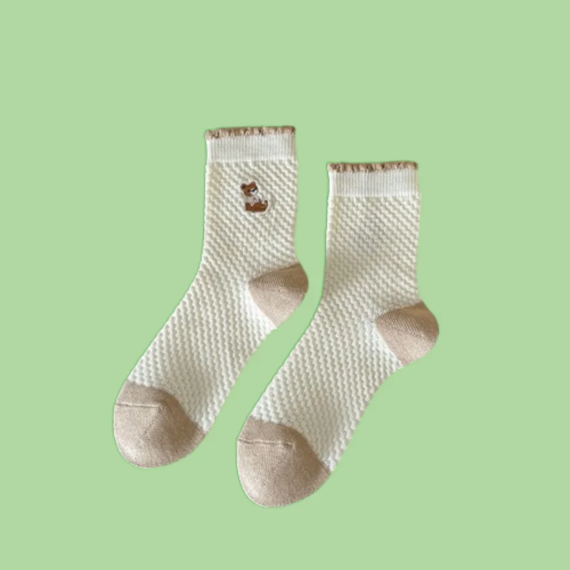 

2/4 Pairs New Autumn And Winter Women's Casual Socks Cute Embroidered Bear Mid-tube Socks Striped Coffee Color Trendy Socks