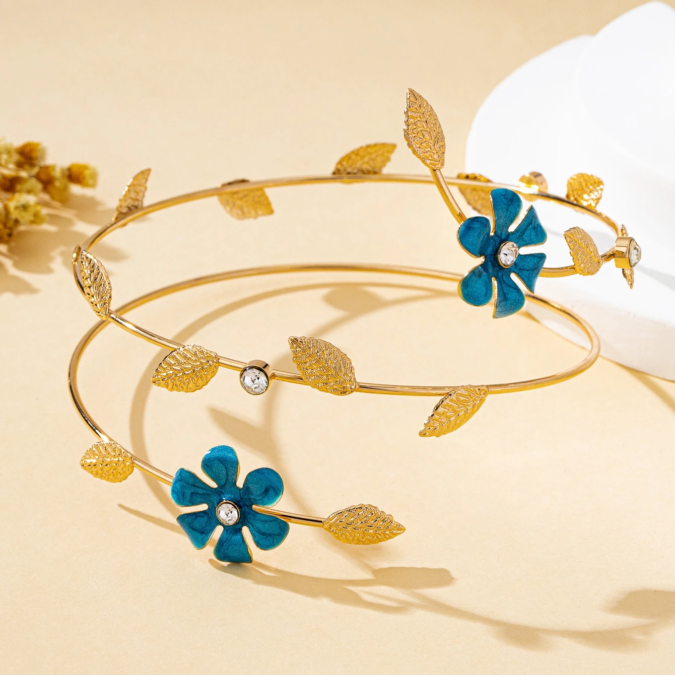 حزام يد نسائي على شكل زهرة كرمة ستيريو وألوان متعددة للاختيار من بينها. حزام الذراع مناسب للارتداء اليومي والعطلات #5