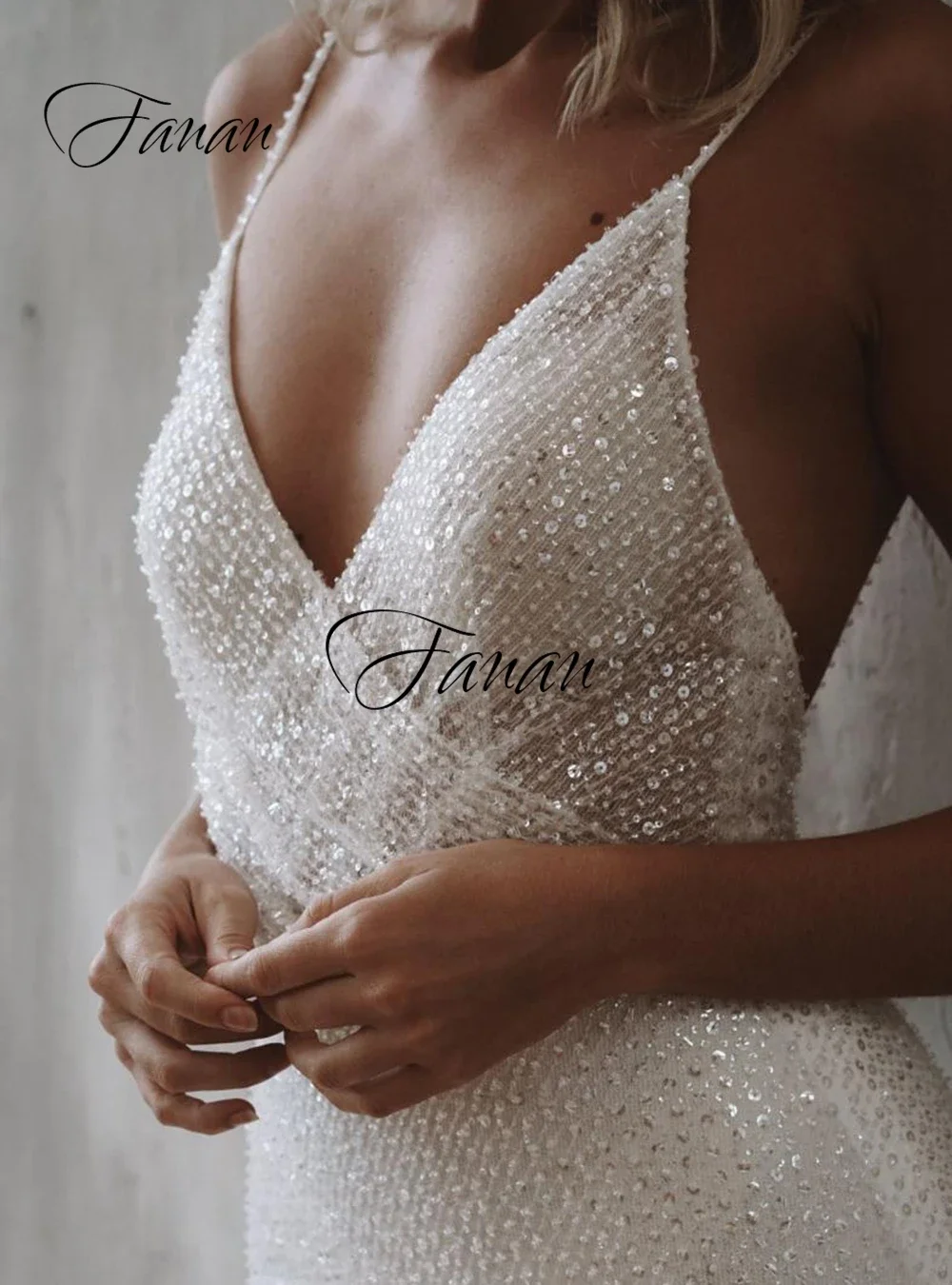 Aangepaste Glitter V-hals Sexy Spaghettibandjes Trouwjurk Zeemeermin Backless Mouwloze Bruidsjurk robe de soirée mariage п