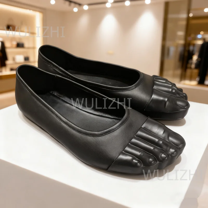 بني داكن مسطح خمسة أصابع الكتابة على الجدران المصارع أحذية حقن جلدية سوداء أنيقة أصفر مختلط اللون الصنادل في الشارع الحديثة