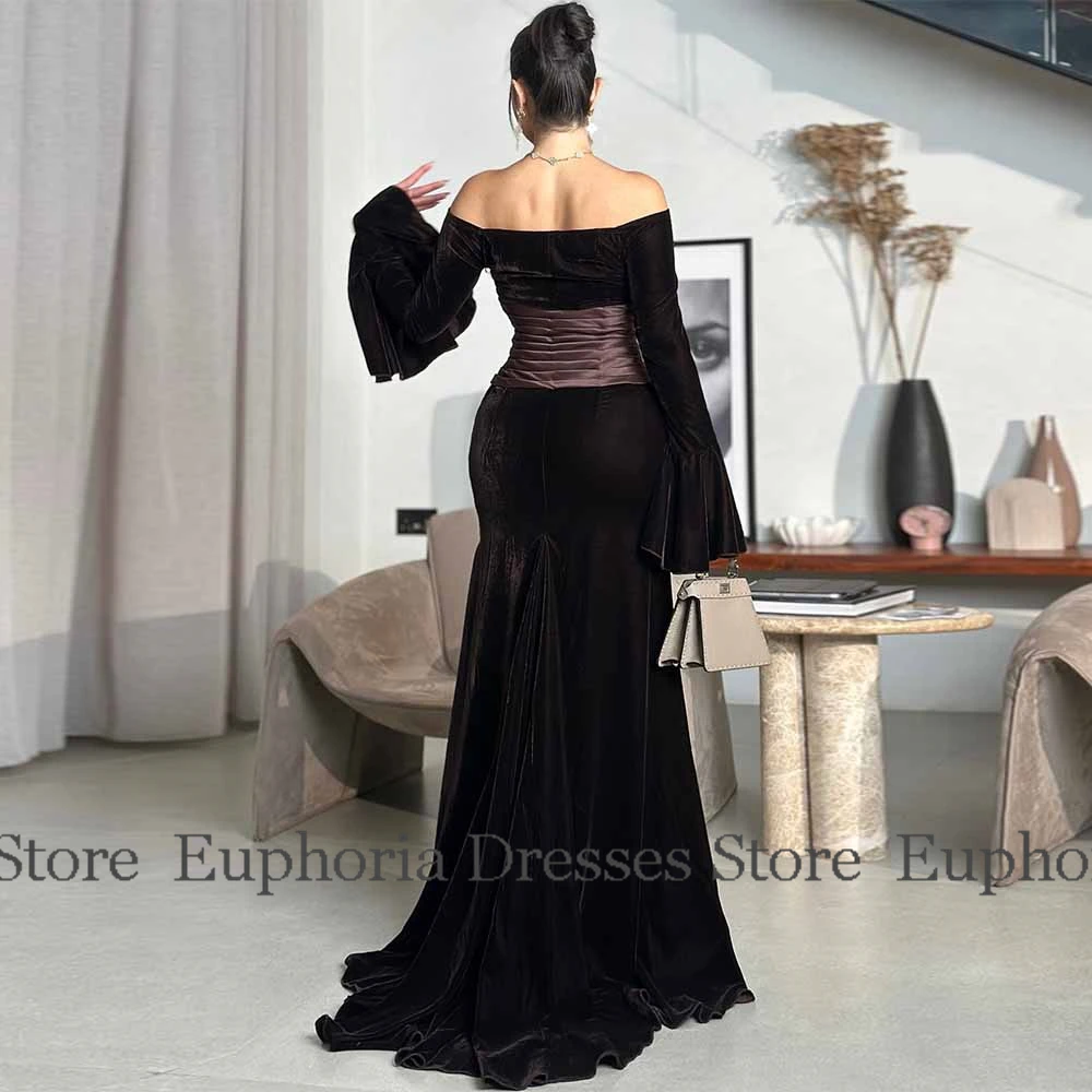 دبي المرأة فستاين سهرة/فساتين الحفلات القطيفة غمد/عمود فستان المشاهير البني خارج على الكتف الطية الكشكشة فستان سهرة نسائي