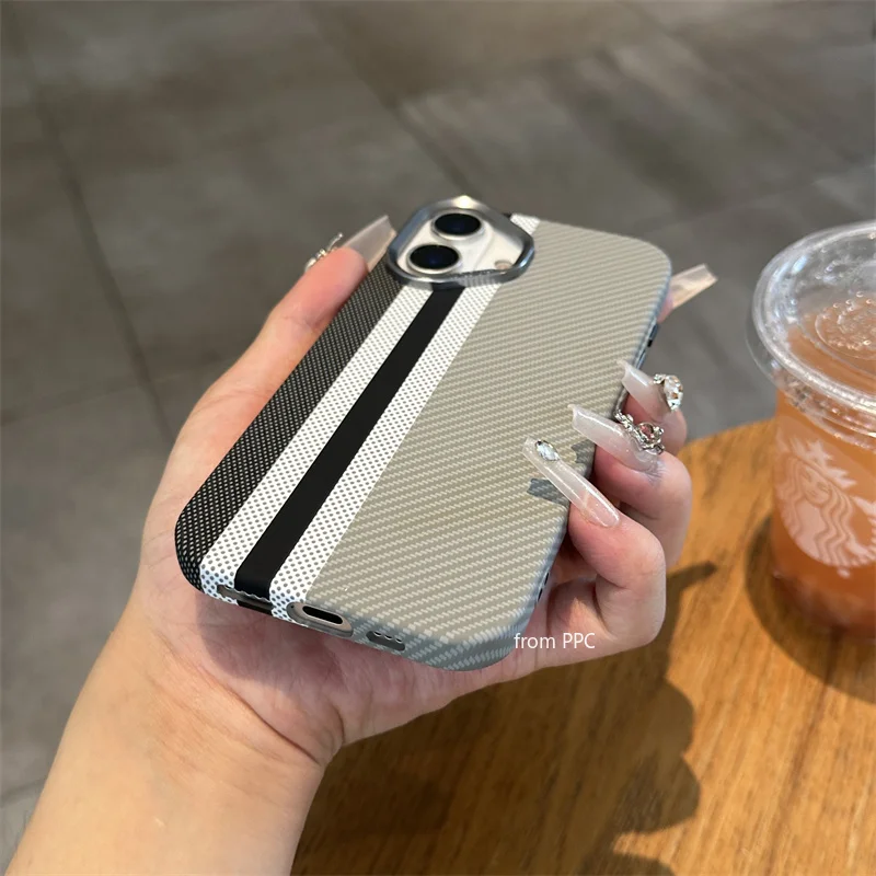 Magnetyczne etui na telefon z efektem karbonu, obudowa 16 17 do iPhone 15 Pro Max, magnesy do ładowania, twarda obudowa, osłona aparatu, pancerne etui — zdjęcie produktu 5