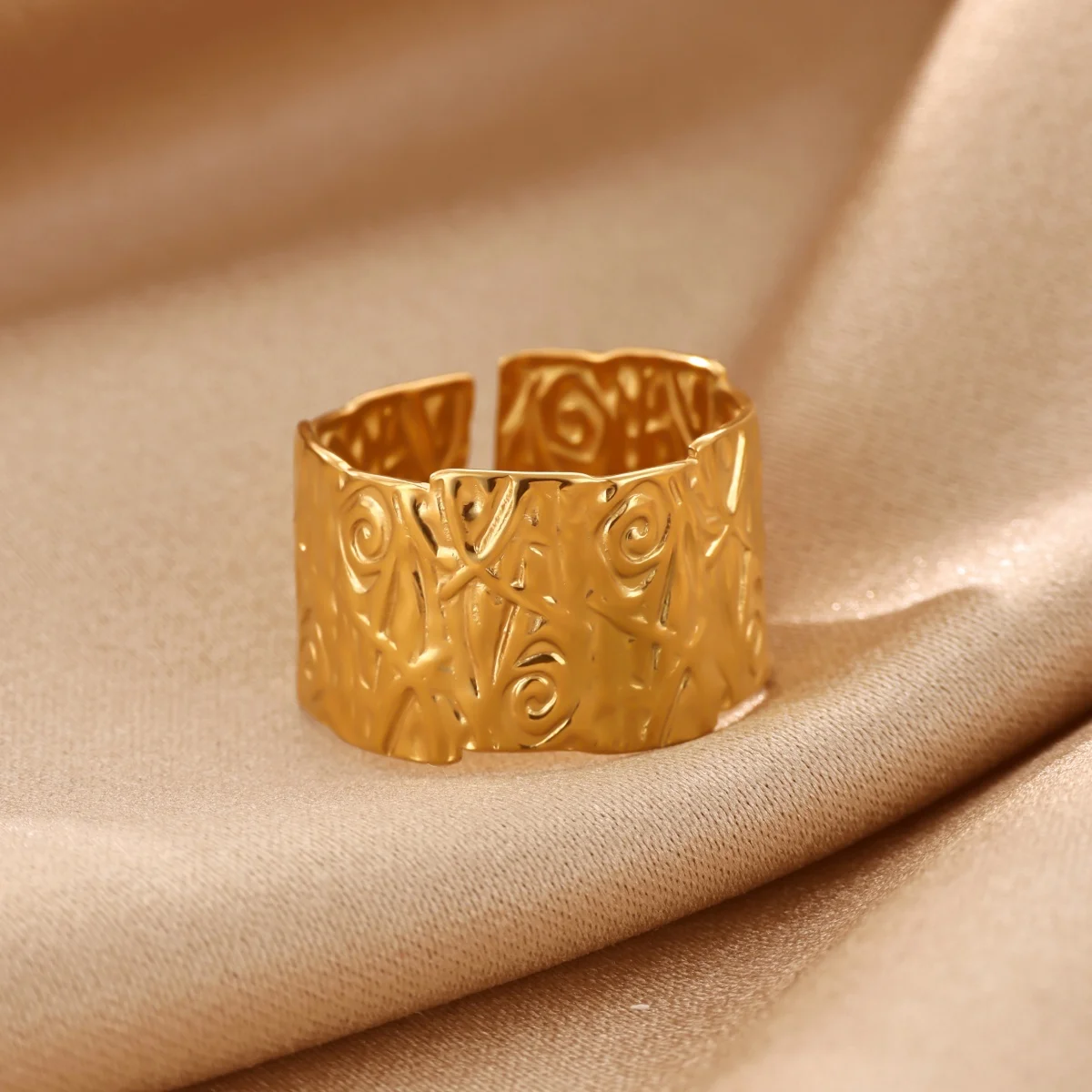 Vintage Embossed Swirl Textured Rings For Women Gold Plated Stainless Steel Wide Band Chunky Ring Daily Wear Statement Jewelry