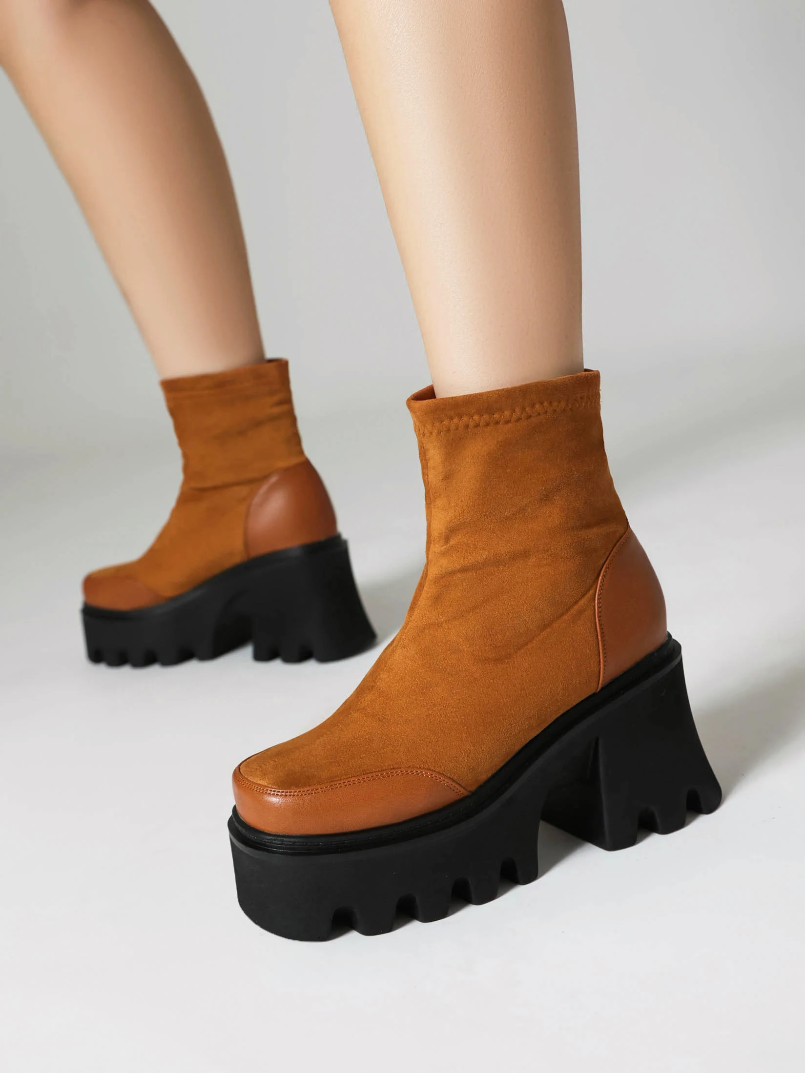 2025 Autumn/Winter New Women's Elastic Boots, Commuter Fashion Boots, Thick-soled Height-increasing Round-toed Ankle Boots