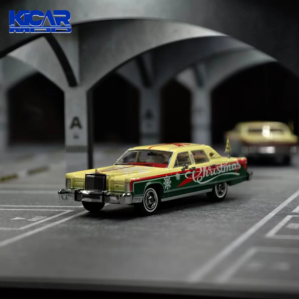 

Turning Crush 1/64 Continental Town Car Christmas Model Car Vintage Cars Diecast Vehicle Collection Model With Display Case