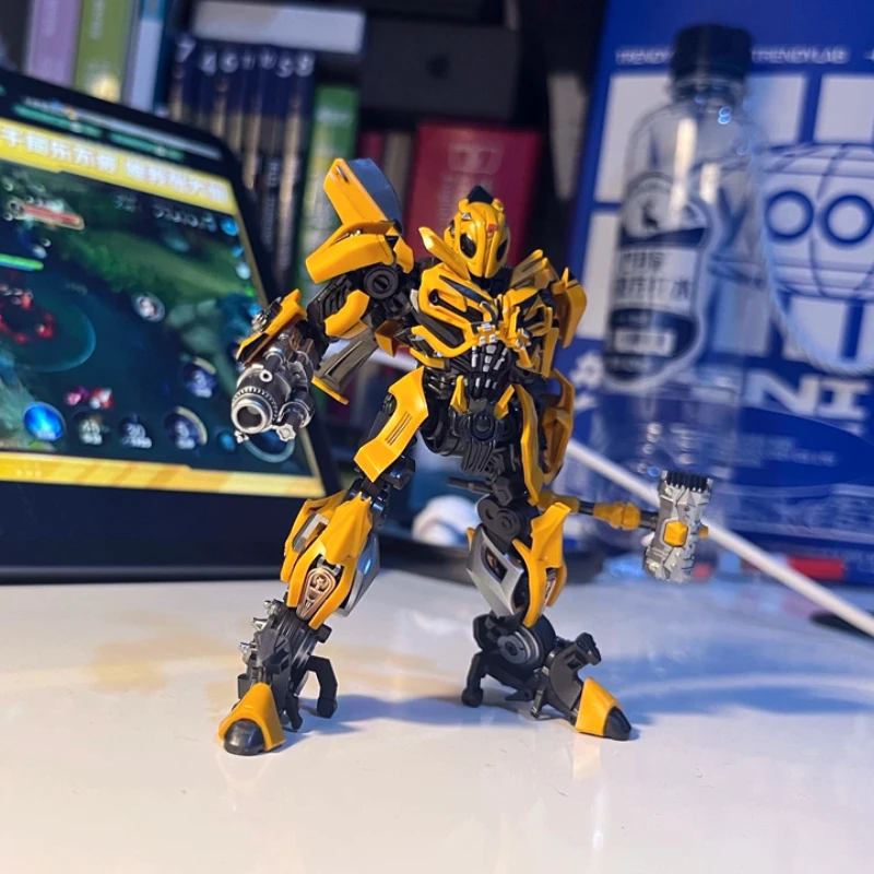 In Voorraad Trumpeter Smart Kit Transformatie TF-5 BEE 08105 Lijmvrij Beweegbare Assemblage Model Auto Robot Actiefiguren Speelgoed geschenken