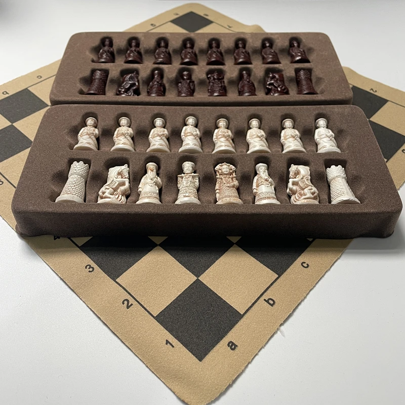 

Маленькая шахматная доска 28 см/11 дюймов, ретро-шахматы в старинном стиле, шахматные фигуры из смолы, бархатные шахматные фигуры, модельные головоломки, развлечение