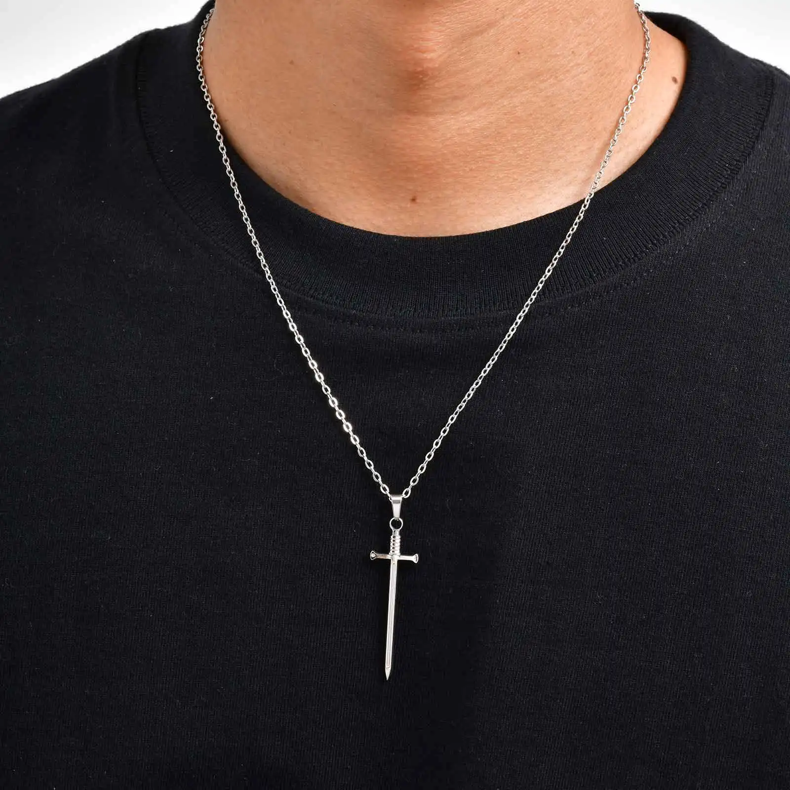 Retro Gothic Edelstahl Langes Schwert Kreuz Anhänger Halskette, Punk Hip Hop Geometrische Halskette, Mode Party Schmuck für Männer – Detail 4