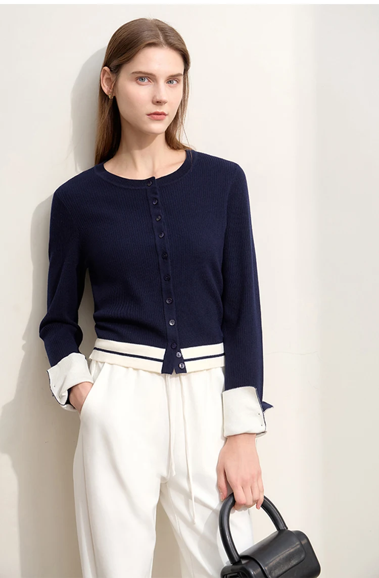 Amii Minimalism 2026 Strickjacke für Damen Herbst Neu Pendler O-Ausschnitt Gespleißte Kurze Wollstreifen Schlanke Langarm-Oberteile 12443022 – Detail 6