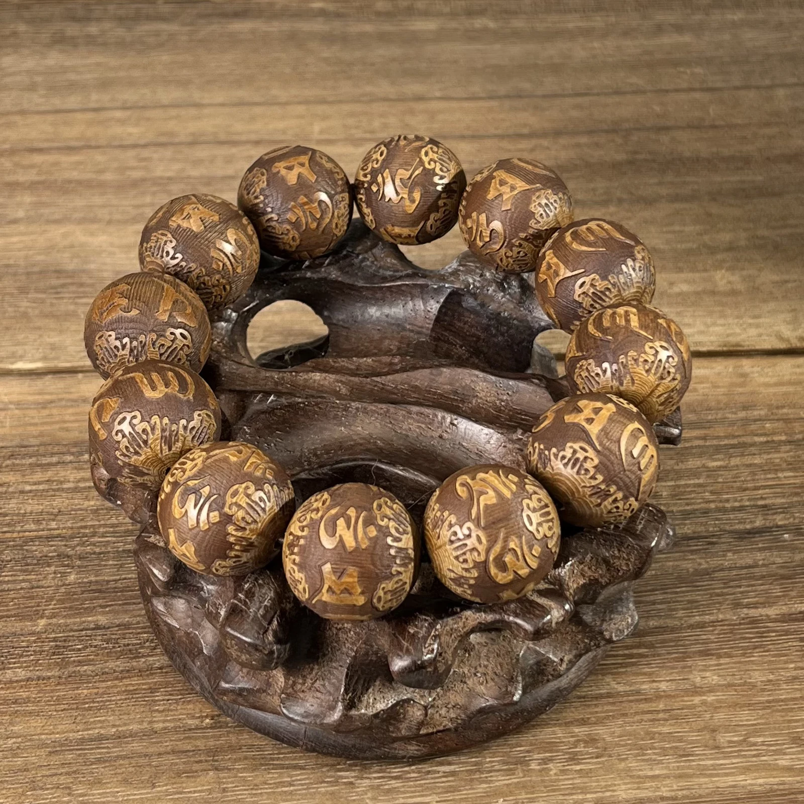 

Natural Wooden OM Buddhist Prayer Bracelets Engraved Letters The Six Syllable Mantra Meditation Bracelet Zabelia Biflora Makino