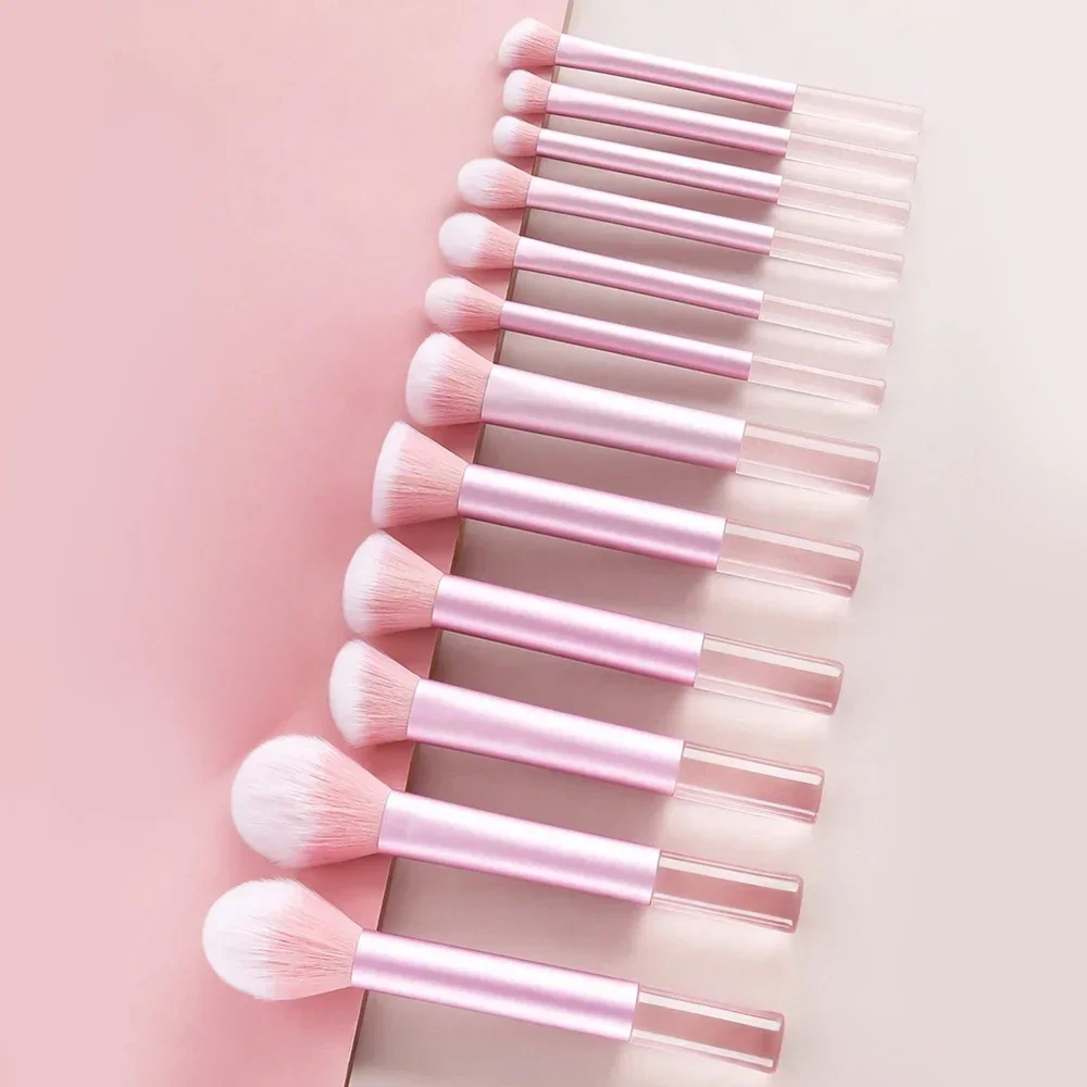 ชุดแปรงแต่งหน้าและฟองน้ำ, พัฟแต่งหน้าสีชมพู, ไข่ความงาม, ที่คาดผม, ชุดถอดสายรัดข้อมือ, เครื่องมือแต่งหน้า, ของขวัญ 20-32 ชิ้น