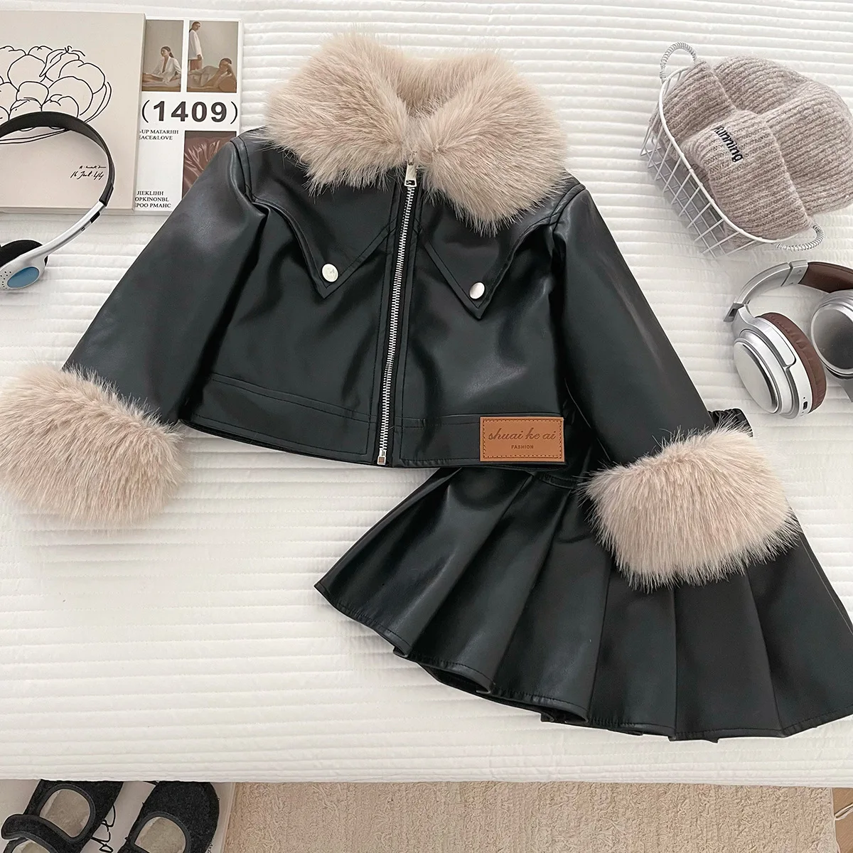 

Girls Dress Clothes Sets Winter Children's Faux Leather Coats Skirts 2pcs Thick Velvet Suit For Baby Warm Fur Outfits Kids 6 7Y
