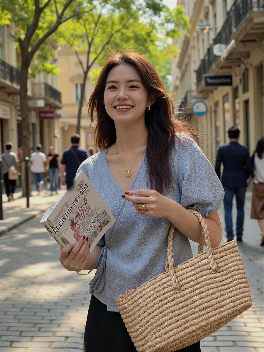 เสื้อเบลาส์ผู้หญิงทรงหรูหรา ดีไซน์ไม่สมมาตร สำหรับงานทางการ ฤดูใบไม้ร่วง ผ้าลินินลายทาง ยาว แฟชั่น ปักลาย เสื้อคลุมสีขาว สไตล์เกาหลี ชิค เหมาะกับชายหาด