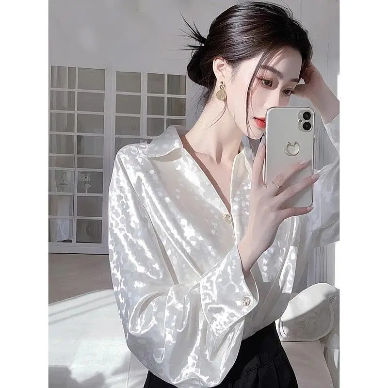 Camisa branca de cetim de manga comprida feminina início da primavera nova moda estilo coreano solto ajuste estilo francês topo