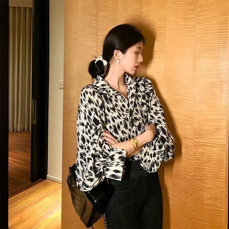 Leopard Print Women Retro Chiffon Shirt with Lantern Sleeves and Stylish Loose Printed Shirt