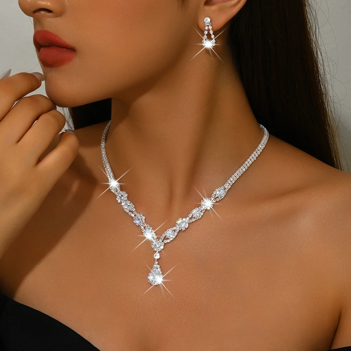 

Luxury Silver Teardrop Crystal Jewelry Set for Women, Sparkling Rhinestone V-Necklace & Drop Earrings for Wedding Prom Party